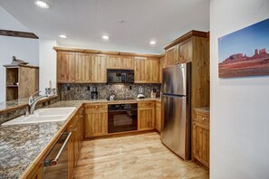 Condo, 1 Bedroom | Private kitchen