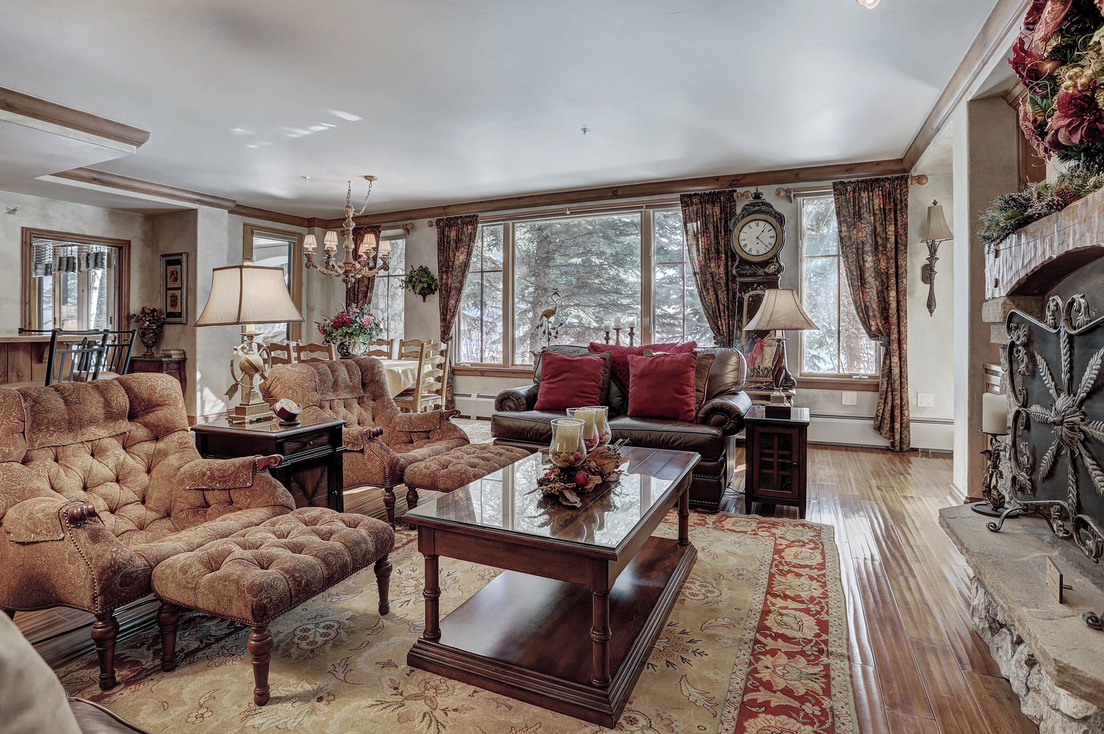 Premium-Apartment, 3 Schlafzimmer | Wohnbereich | Flachbildfernseher, Kamin