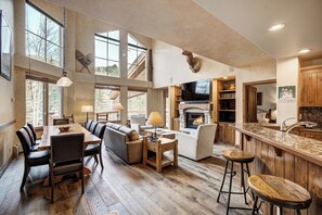 Condo, 3 Bedrooms (plus Loft) | Living area | Flat-screen TV, fireplace - Elkhorn Lodge, A Vail Resorts Property (Avon)