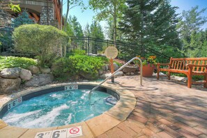 Bañera de hidromasaje exterior