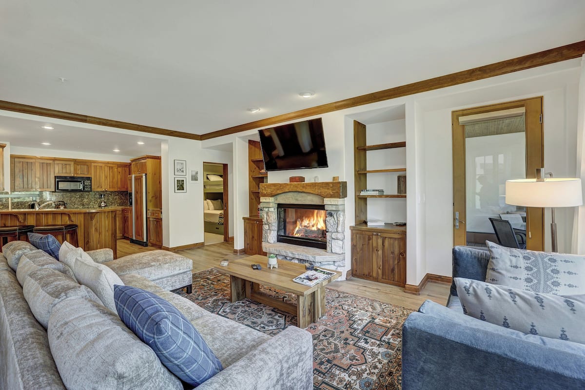 Condo, 2 Bedrooms (plus Den) | Living area | Flat-screen TV, fireplace