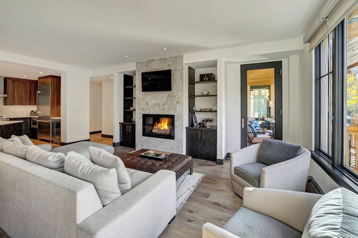 Premium Condo, 3 Bedrooms | Living area | Flat-screen TV, fireplace