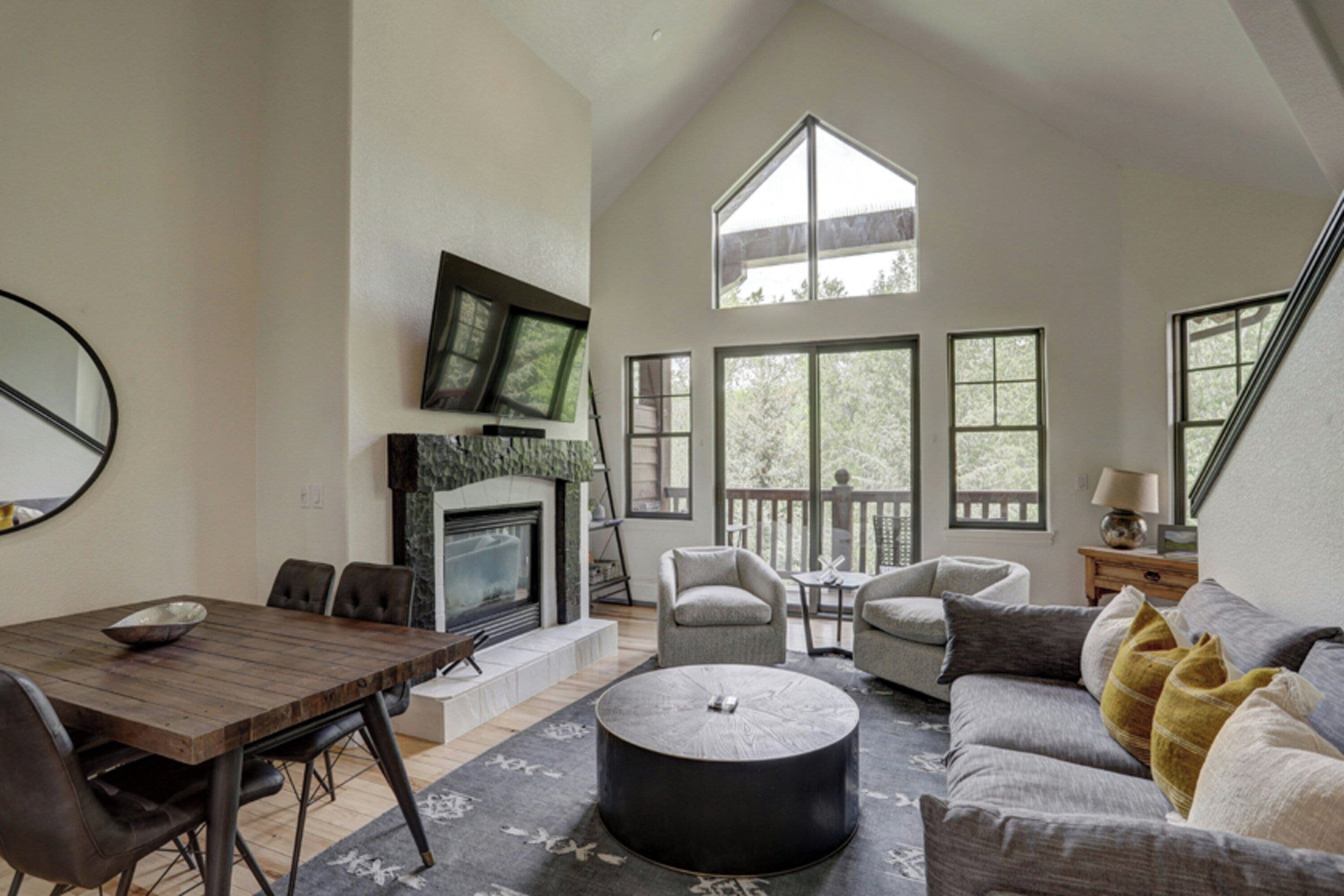 Loft, 2 quartos | Área de estar | TV 34 polegadas com canais a cabo, lareira