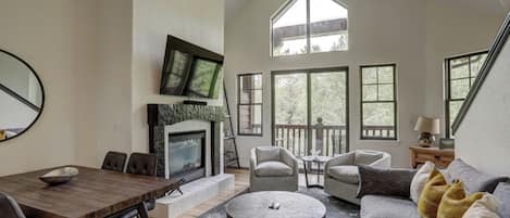 Loft, 2 Bedrooms | Living area | 34-inch TV with cable channels, fireplace