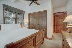 Condo, 2 Bedrooms
