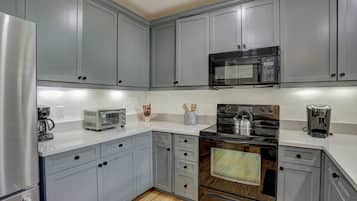 Loft, 2 kamar tidur | Dapur pribadi | Lemari es, microwave, oven, dan kompor