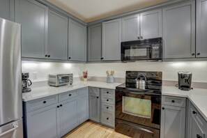 Loft, 2 Bedrooms | Private kitchen | Fridge, microwave, oven, stovetop - Lodge at Brookside, A Vail Resorts Property (Avon)