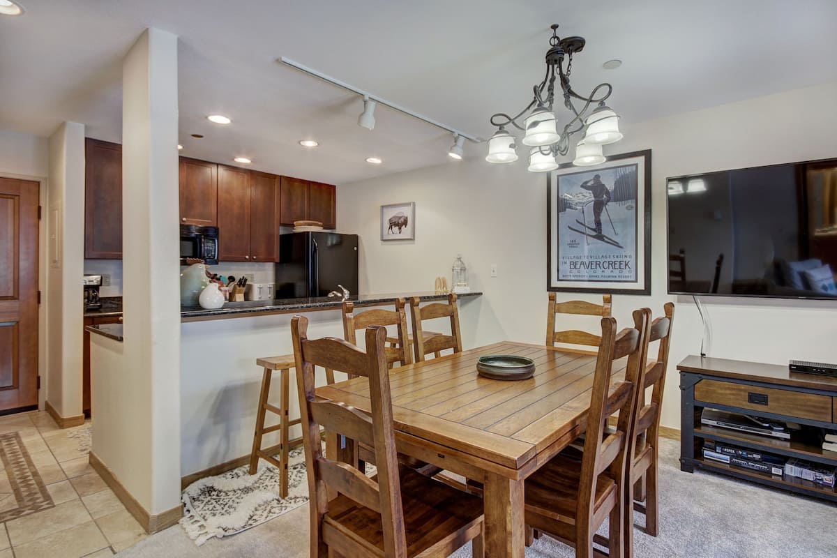 Condo, 2 Bedrooms | Living area