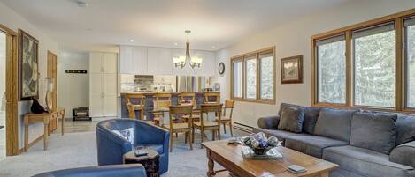 Premier Condo, 1 Bedroom | Living area | TV, fireplace