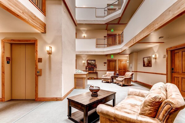 المنشأة من الداخل