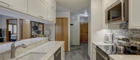 Premier Condo, 1 Bedroom | Shared kitchen