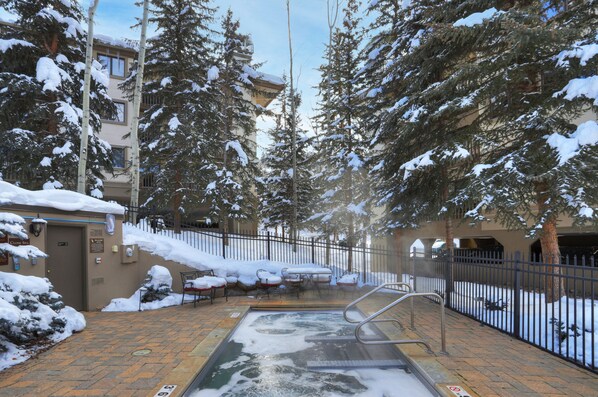Outdoor spa tub - Townsend Place, A Vail Resorts Property (Avon)