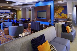 Bar-salon dans le hall