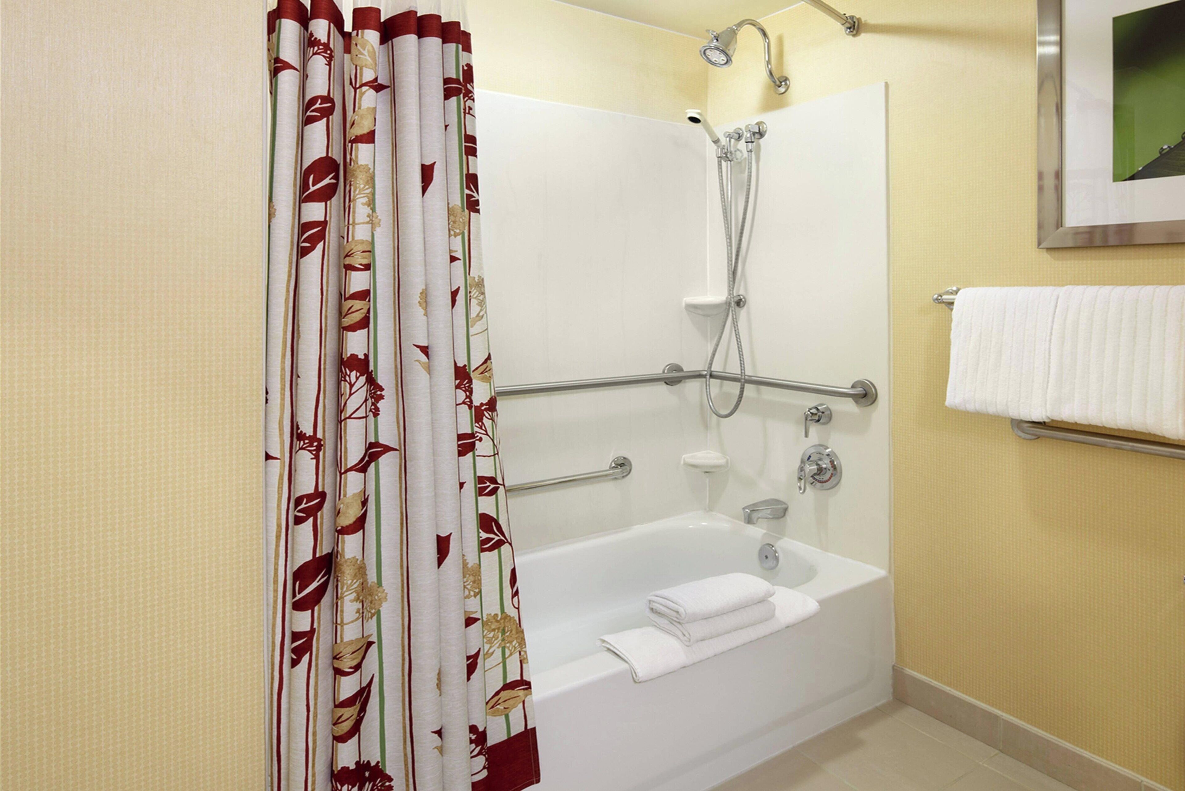 combined shower/bathtub, free toiletries, hair dryer, towels