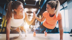 Two people in a gym doing push-ups. - Holiday Inn Rotherham Sheffield by IHG (Rotherham)