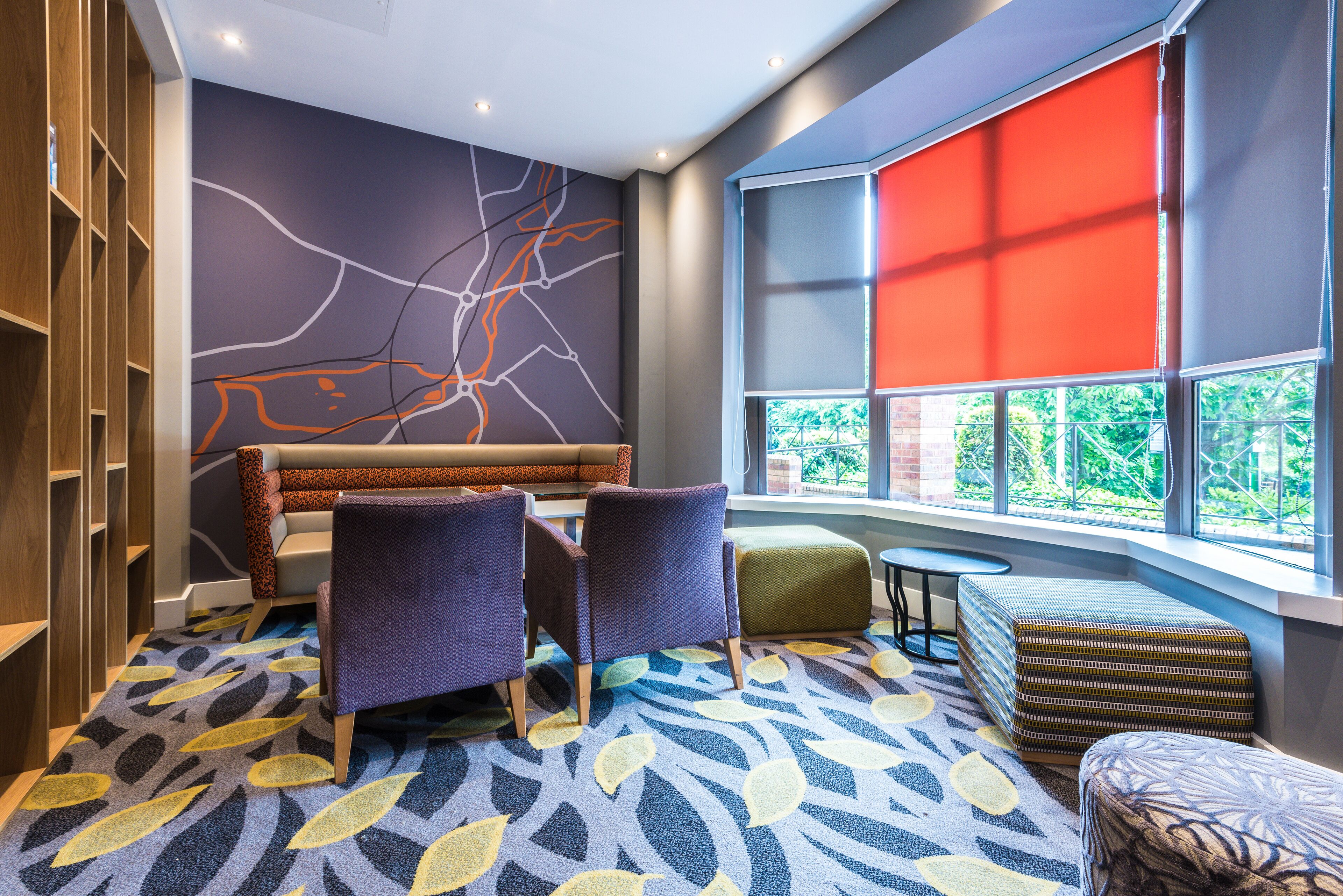 serves breakfast, lunch and brunch