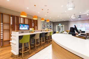 Serves breakfast, lunch, and brunch - Holiday Inn Rotherham Sheffield by IHG (Rotherham)