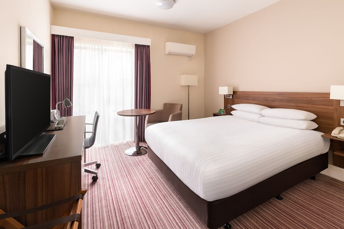 In-room safe, desk, laptop workspace, iron/ironing board