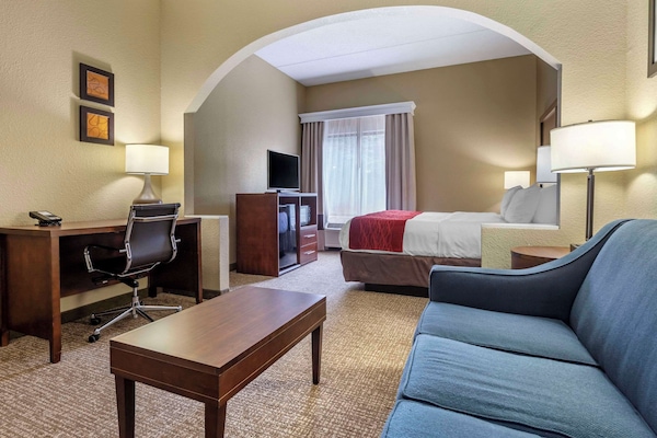 Sviitti, 1 suuri parisänky ja vuodesohva, tupakointi kielletty (2 Person Sofa Bed) | Ylelliset vuodevaatteet, työpöytä, silitysrauta/-lauta, lisävuoteet