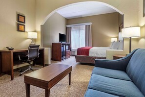 Sviitti, 1 suuri parisänky ja vuodesohva, tupakointi kielletty (2 Person Sofa Bed) | Ylelliset vuodevaatteet, työpöytä, silitysrauta/-lauta, lisävuoteet