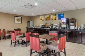Free daily buffet breakfast  - Comfort Inn & Suites Mocksville I-40 (Mocksville)