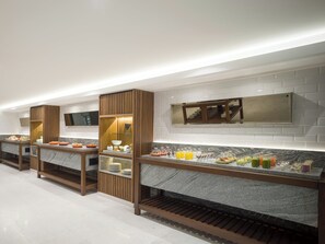 Buffet déjeuner servi tous les jours en supplément