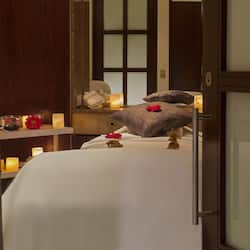 Couples treatment rooms, sauna, hot tub, body treatments, aromatherapy