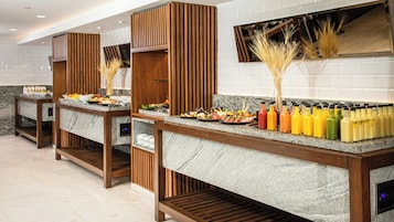 Café da manhã com buffet todos os dias mediante uma taxa