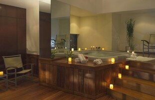 Indoor spa tub