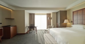 Deluxe Room, 1 King Bed | Premium bedding, down duvets, minibar, in-room safe