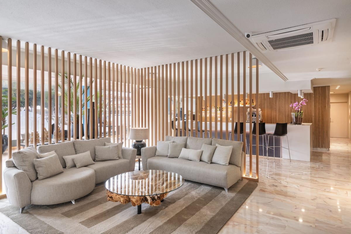 32-inch plasma tv with satellite channels, tv