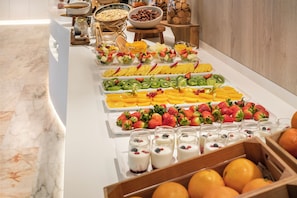 Petit déjeuner buffet servi tous les jours en supplément