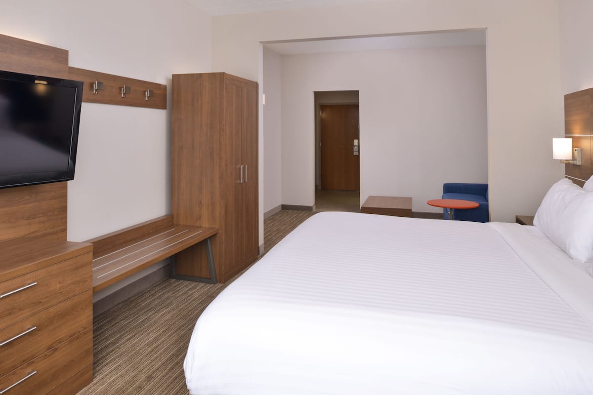 In-room safe, desk, iron/ironing board, rollaway beds