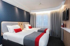 Standard Room, 2 Twin Beds (with Free Hot Breakfast) | Desk, laptop workspace, iron/ironing board, free cribs/infant beds - Holiday Inn Express London Hammersmith by IHG (London)
