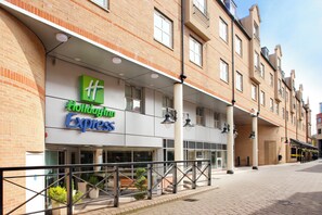 Exterior - Holiday Inn Express London Hammersmith by IHG (London)