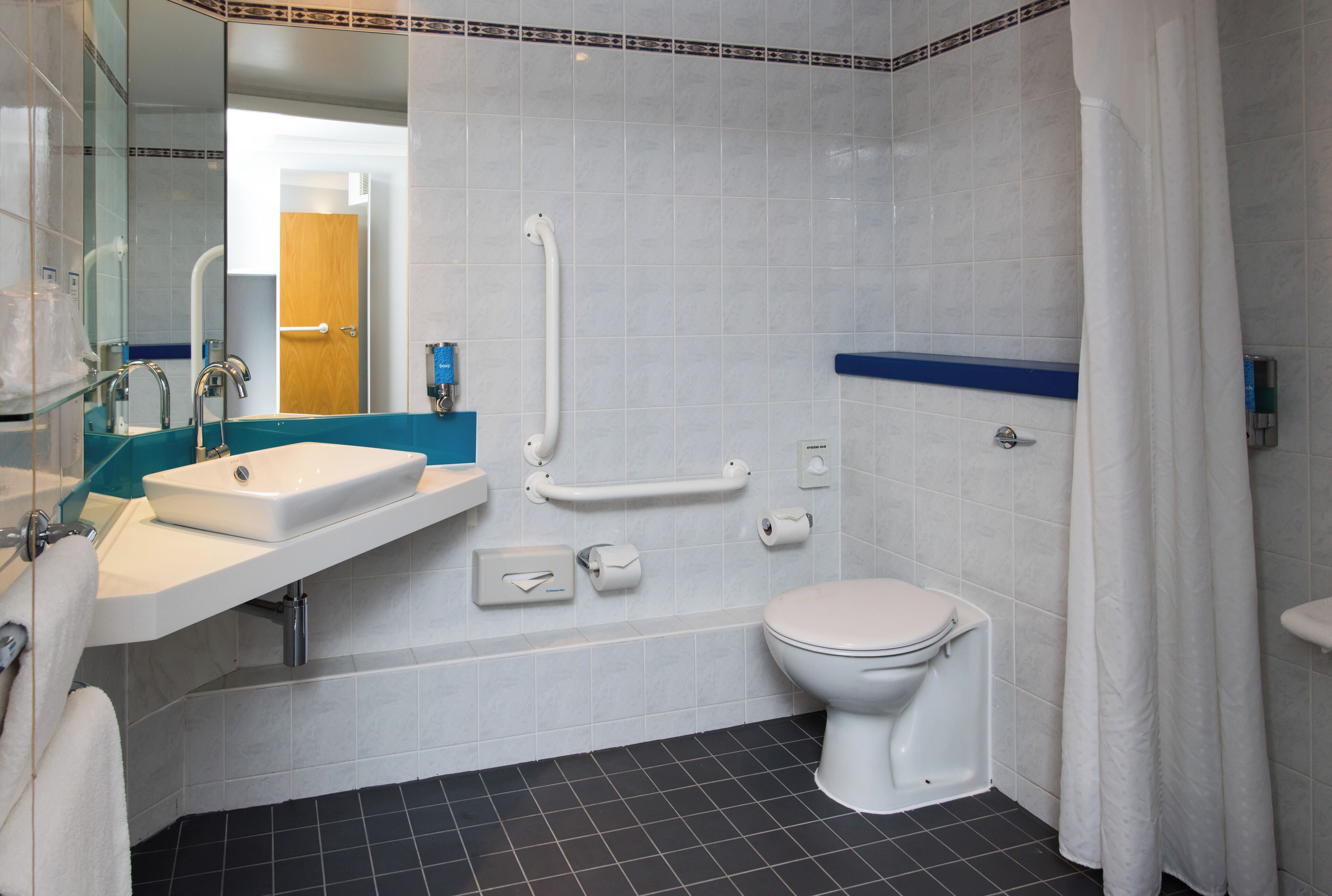 standard room, 1 double bed, accessible (with free hot breakfast) | bathroom | shower, free toiletries, hair dryer, towels