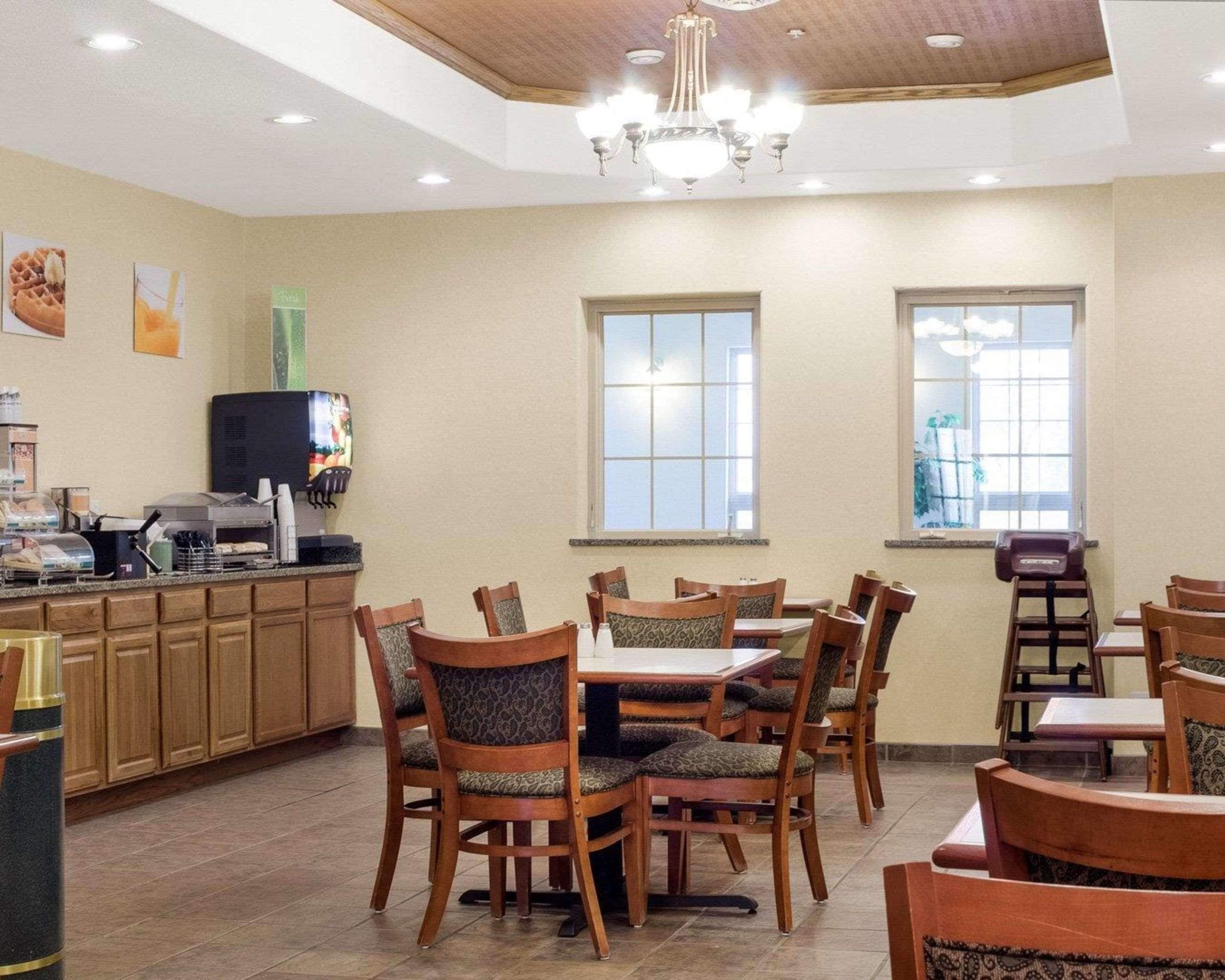 free daily full breakfast