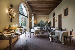 Daily buffet breakfast (EUR 25 per person)