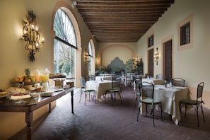 Daily buffet breakfast (EUR 25 per person)