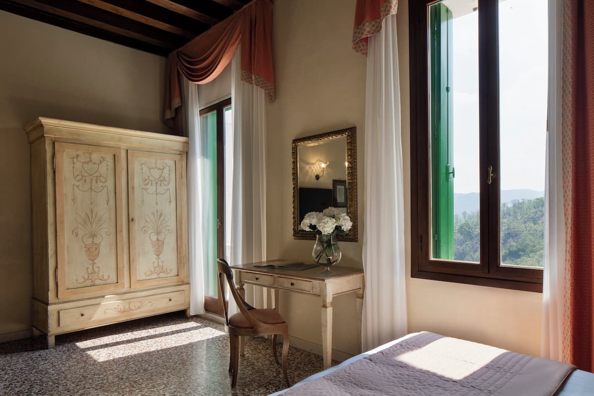 1 habitación, ropa de cama de alta calidad y minibar