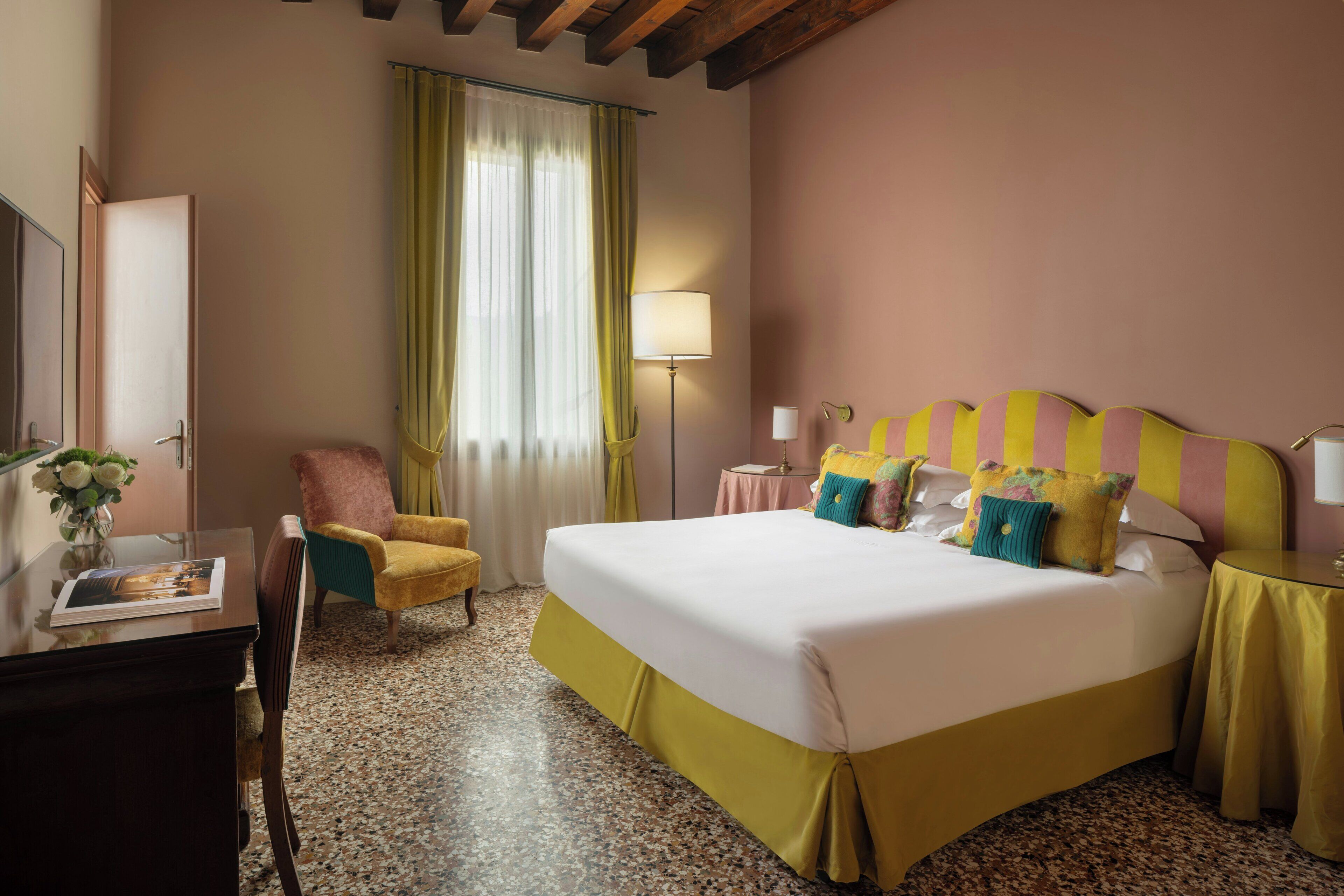 Deluxe Double Room | 1 bedroom, premium bedding, minibar, in-room safe