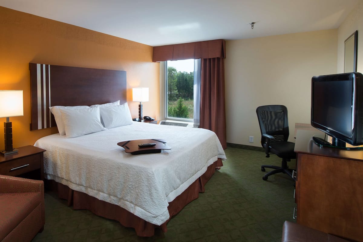 Suite, 1 King Bed, Non Smoking | Hypo-allergenic bedding, pillowtop beds, blackout drapes