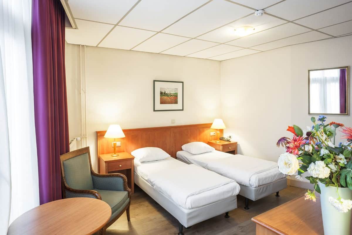 Caja de seguridad en la habitación, wifi gratis y ropa de cama
