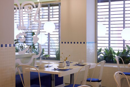 Fresh Hotel - Image 12