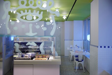 Fresh Hotel - Image 13