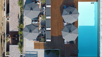 Kauden mukainen ulkouima-allas