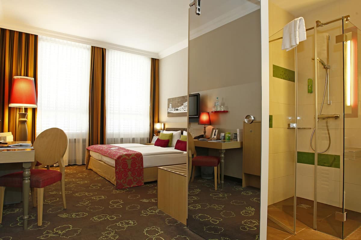 Comfort Room | Rollaway beds, alarm clocks
