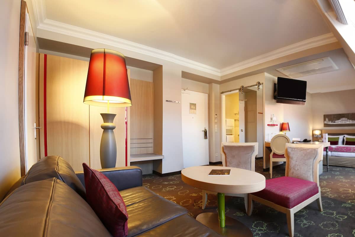 Junior Suite | Rollaway beds, alarm clocks