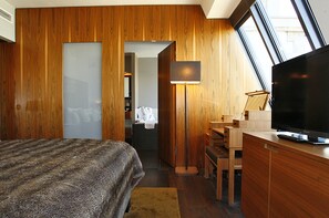 Dom Suite | Tempat tidur lipat/tambahan dan jam alarm