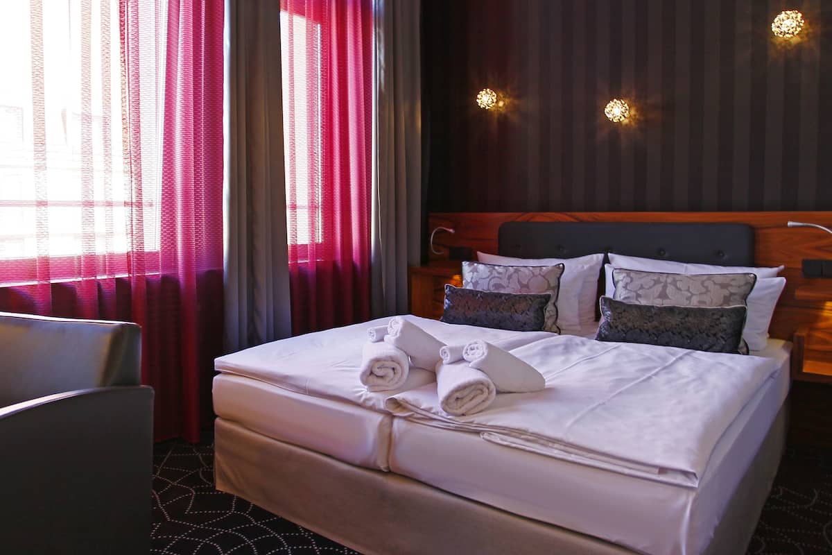 Gendarm Suite | Rollaway beds, alarm clocks